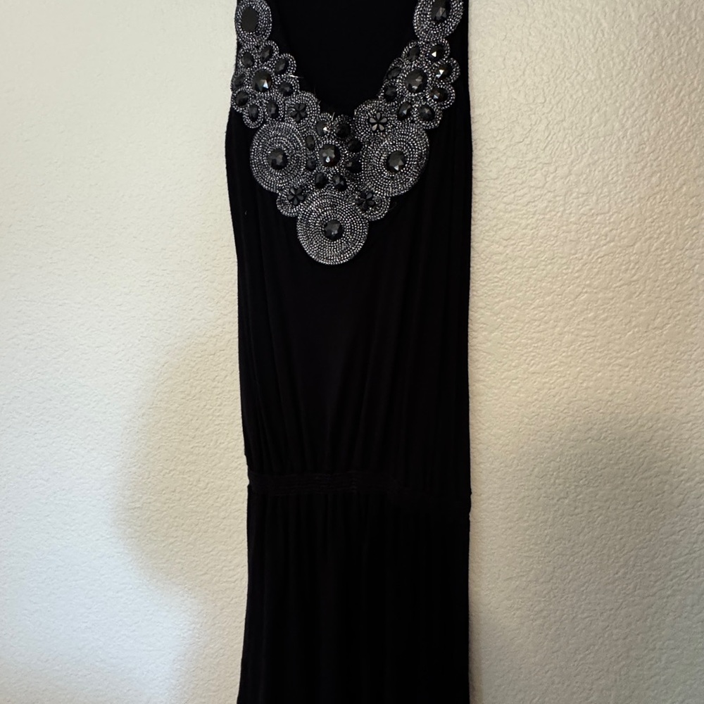 sleeveleess long top with ruffles on bottom.